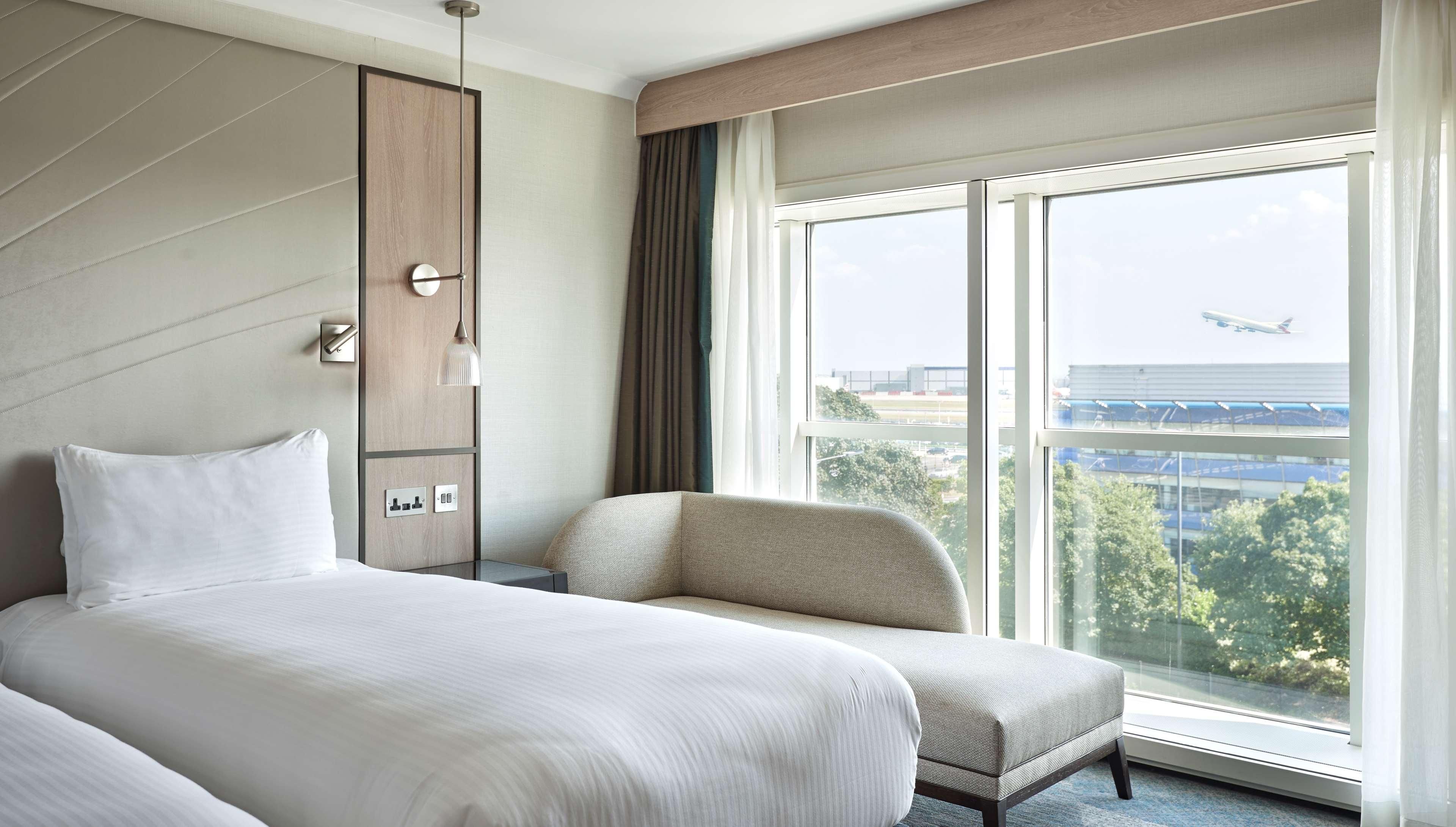 Hotel Hyatt Place London Heathrow Airport 4*