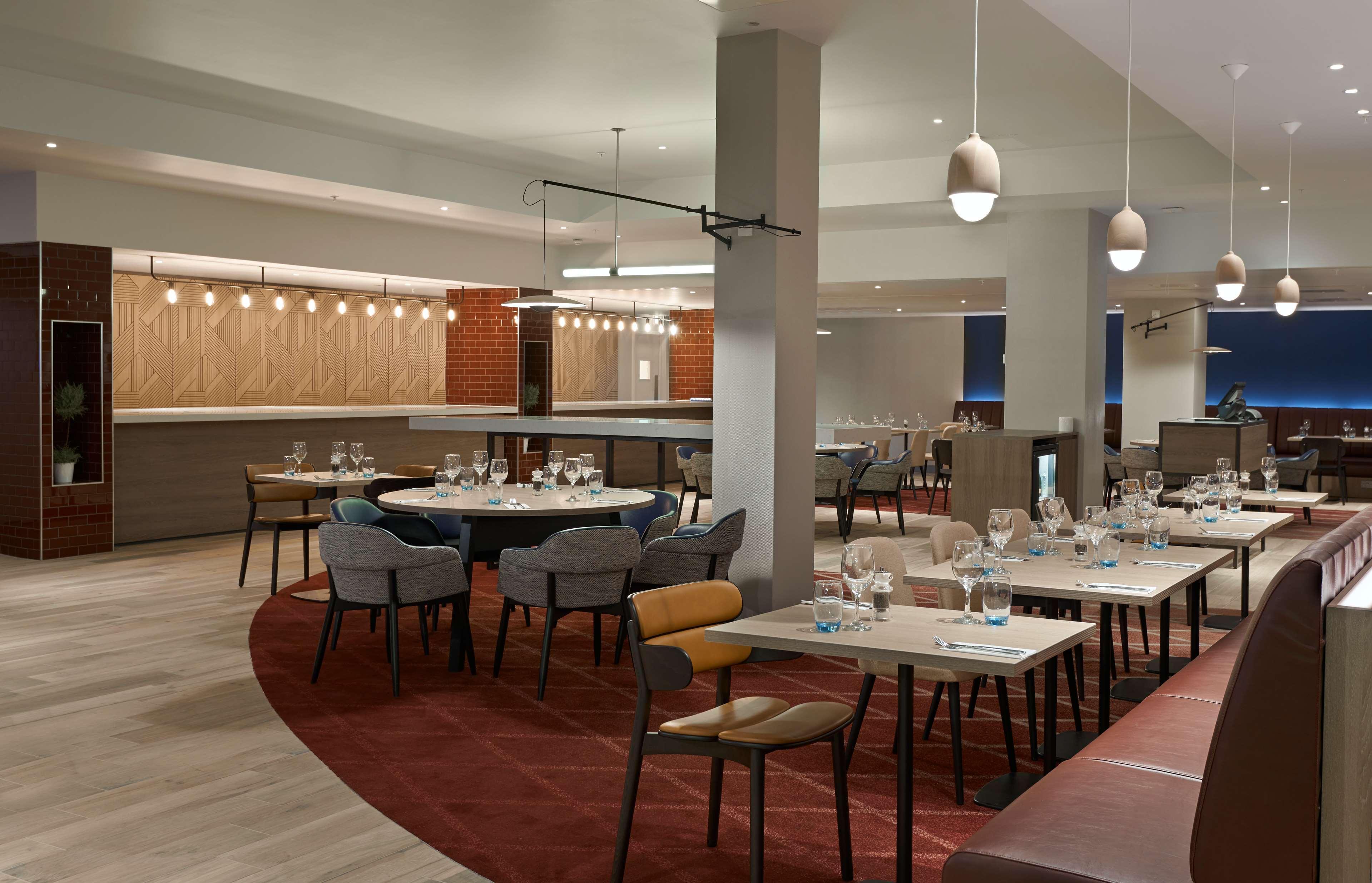 Hyatt Place London Heathrow Airport 4*