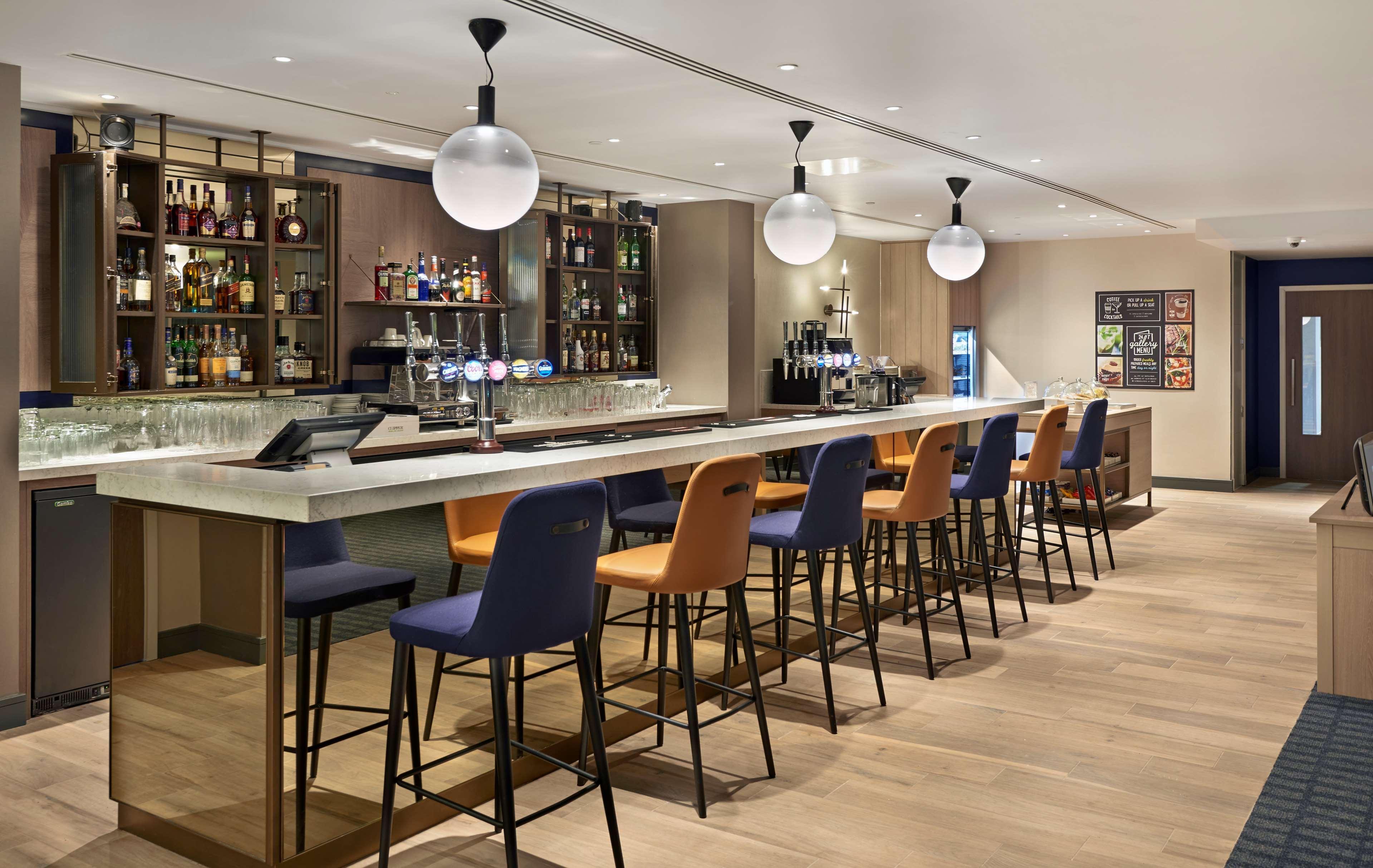 Hyatt Place London Heathrow Airport 4*