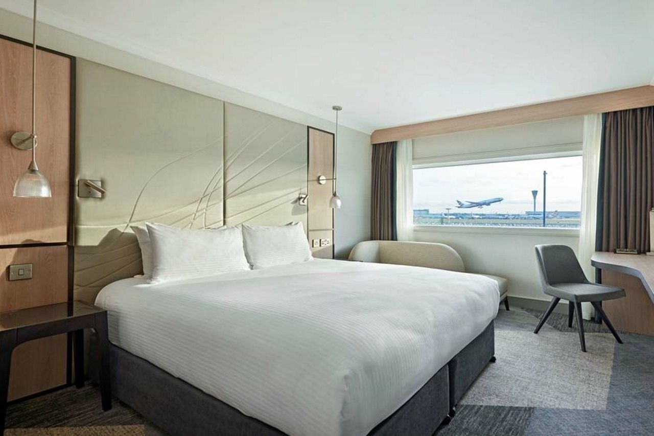 Hyatt Place London Heathrow Airport 4*